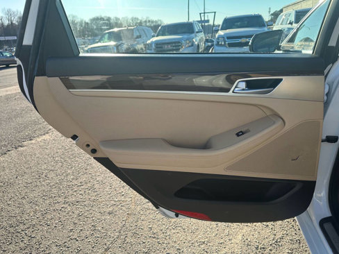 Used 2015 Hyundai Genesis 3.8 image 14