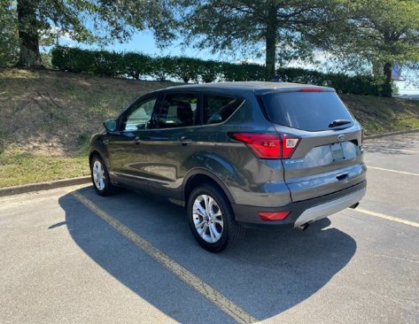 Used 2019 Ford Escape SE image 3