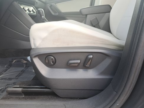 Used 2019 Volkswagen Tiguan SE image 27