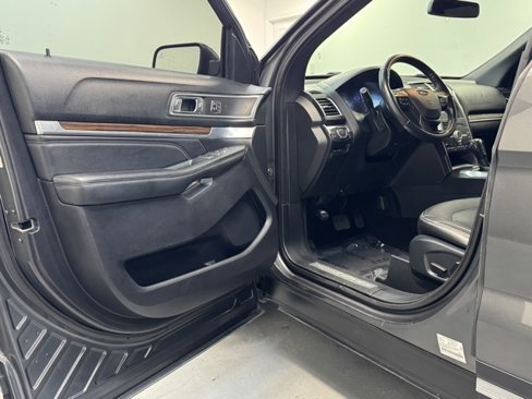 Used 2019 Ford Explorer Limited w/ Class III Trailer Tow Package image 11