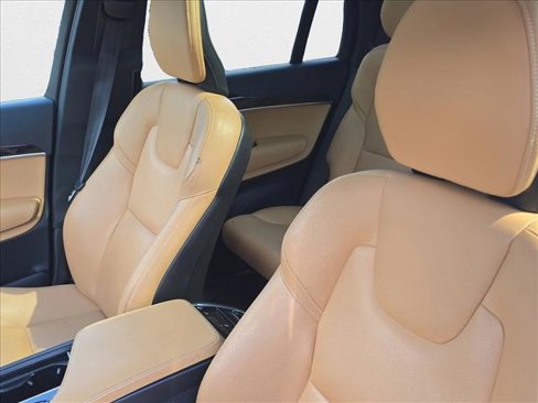 Used 2019 Volvo XC90 T6 Momentum image 15