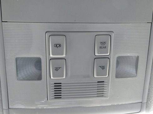 Used 2020 Volkswagen Tiguan SE image 18