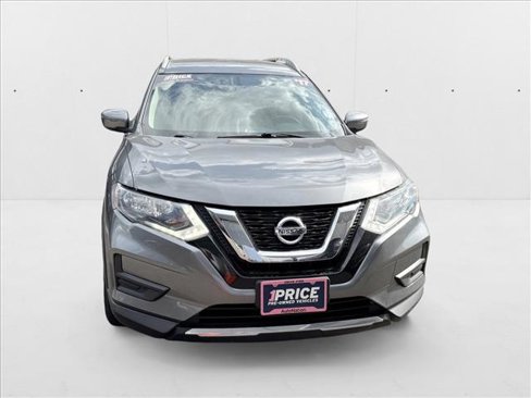 Used 2017 Nissan Rogue SV image 3
