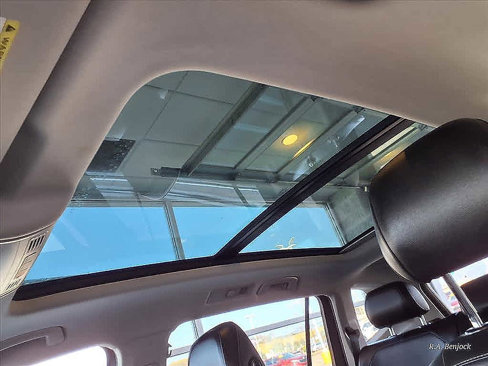 Used 2018 Volkswagen Tiguan SEL image 17