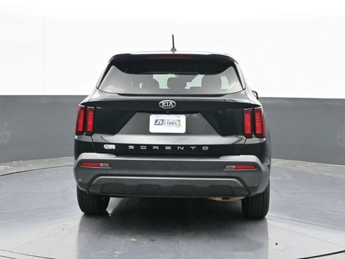 Used 2021 Kia Sorento LX image 11