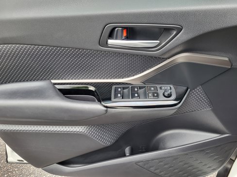 Used 2019 Toyota C-HR XLE image 7