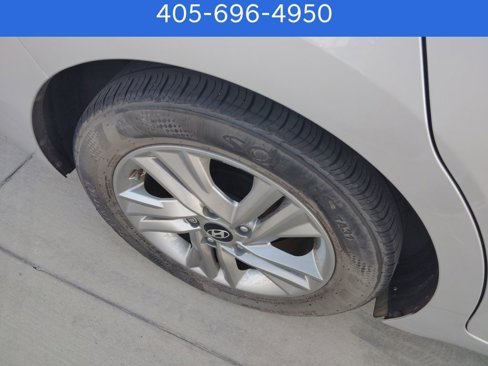 Used 2019 Hyundai Elantra SEL image 12