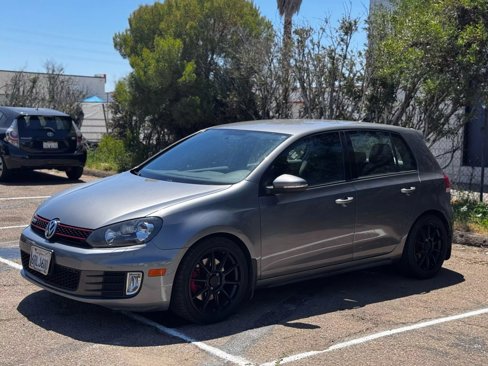 Used 2011 Volkswagen Golf 4-Door image 2