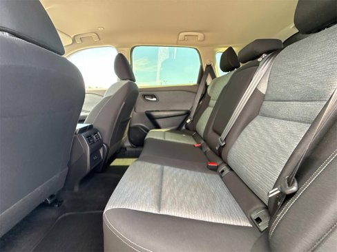 Used 2023 Nissan Rogue SV image 15