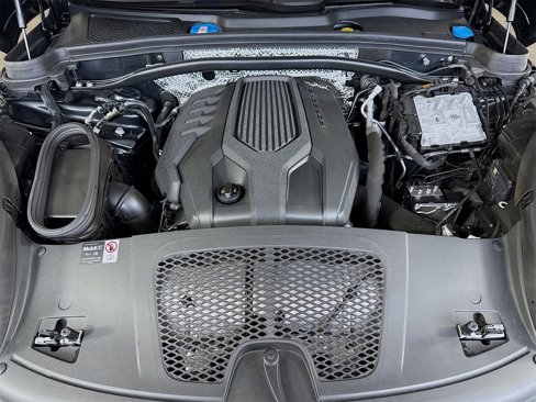 Used 2025 Porsche Macan image 24
