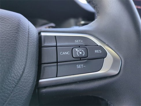Used 2023 Jeep Compass Latitude image 24