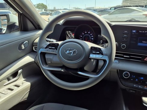 Used 2021 Hyundai Elantra SEL image 13