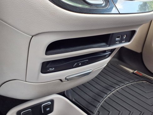 Used 2018 Chrysler Pacifica Touring-L Plus image 17