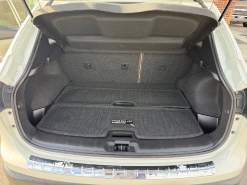 Used 2019 Nissan Rogue Sport SL w/ Premium Package image 9