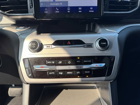 Used 2022 Ford Explorer XLT w/ Equipment Group 202A image 16