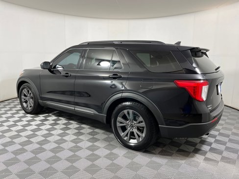 Used 2021 Ford Explorer XLT w/ Equipment Group 202A image 2