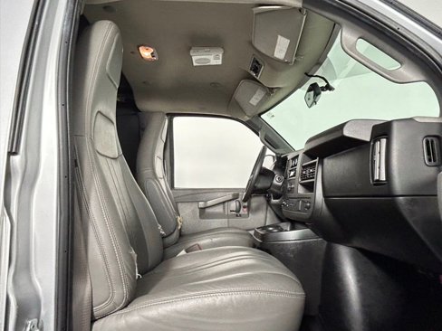 Used 2019 Chevrolet Express 2500 image 10