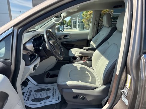 Used 2017 Chrysler Pacifica Touring-L image 21