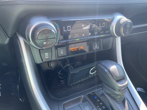 Used 2019 Toyota RAV4 XLE image 15