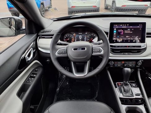 New 2025 Jeep Compass Limited image 10