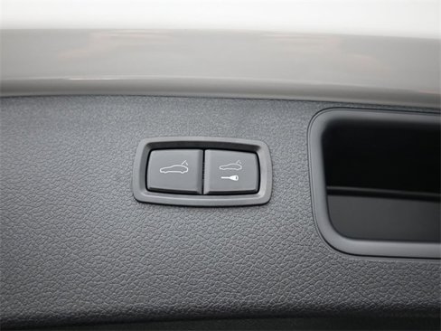 Certified 2022 Porsche Macan image 25