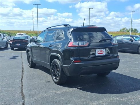 Used 2023 Jeep Cherokee Altitude Lux image 2
