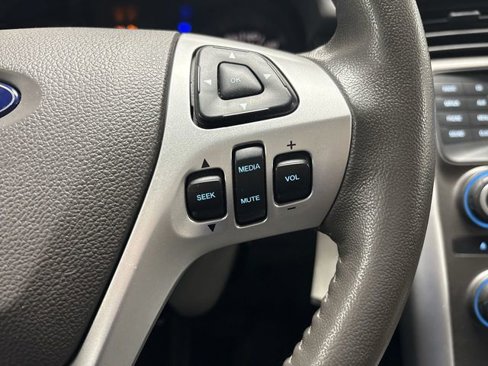 Used 2011 Ford Edge SEL image 25