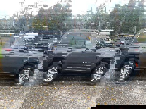 New 2025 Jeep Grand Cherokee Laredo X image 3