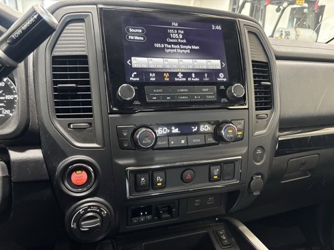 Used 2022 Nissan Titan SV w/ SV Convenience Package image 3