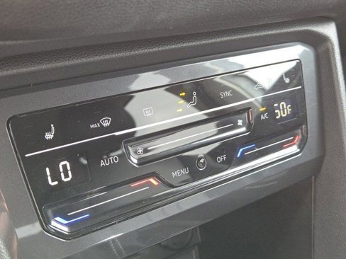 Used 2022 Volkswagen Tiguan SE image 9