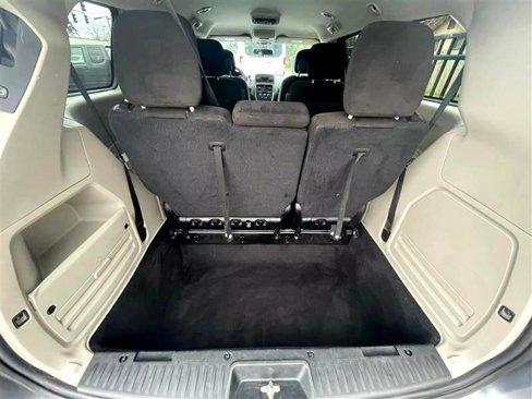 Used 2016 Dodge Grand Caravan SXT image 19