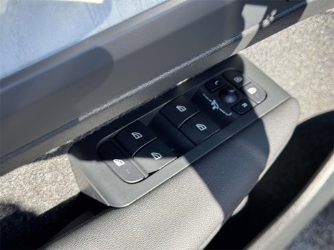 Certified 2025 Volvo XC40 B5 Core w/ Protection Package Premier image 15