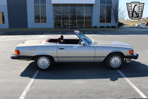 Used 1989 Mercedes-Benz 560 SL image 6