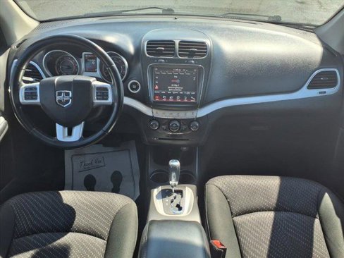Used 2019 Dodge Journey SE image 9