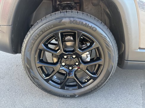 Certified 2024 Jeep Compass Latitude w/ Altitude Special Edition image 10