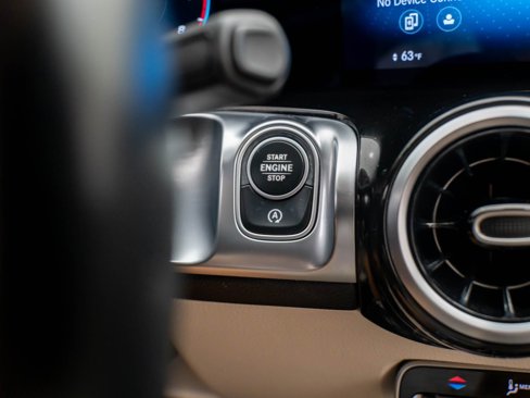 Certified 2020 Mercedes-Benz GLB 250 4MATIC image 25