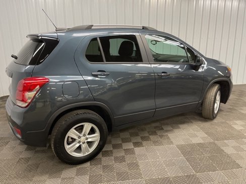 Used 2021 Chevrolet Trax LT w/ LT Convenience Package image 3