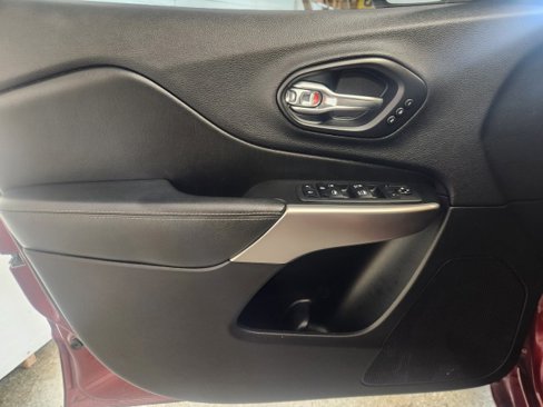 Used 2019 Jeep Cherokee High Altitude image 17