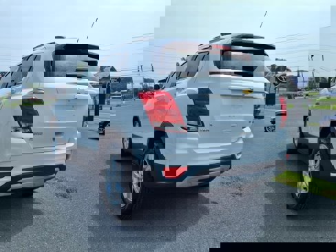 Used 2019 Chevrolet Trax LT w/ LT Convenience Package image 4