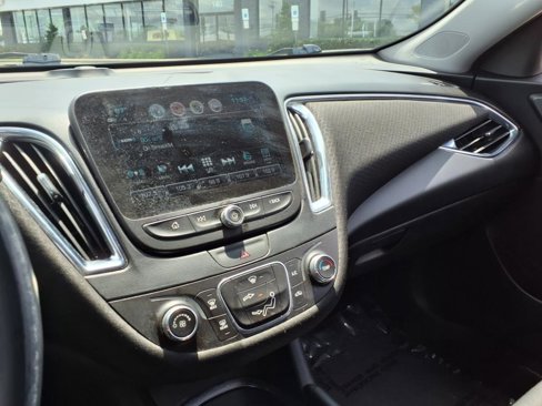 Used 2017 Chevrolet Malibu LT image 29