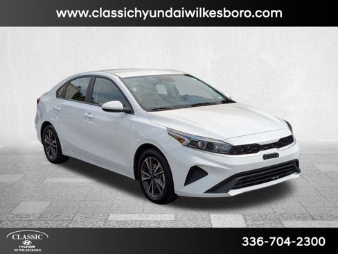 Used 2023 Kia Forte LXS image 3