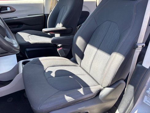 Used 2017 Chrysler Pacifica LX image 13