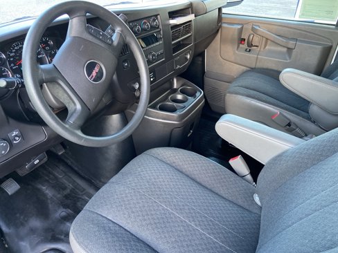 Used 2022 GMC Savana 2500 w/ Driver Convenience Package image 9