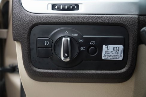 Used 2015 Volkswagen Touareg TDI image 23