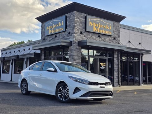 Used 2024 Kia Forte LXS image 1