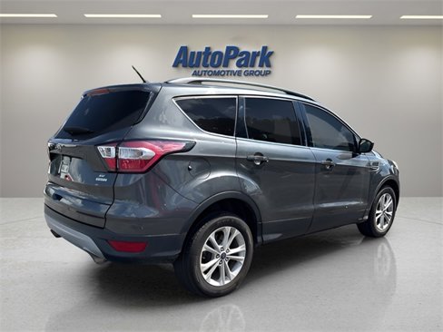 Used 2017 Ford Escape SE w/ Equipment Group 201A image 6