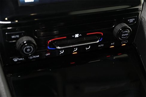 Used 2023 Jeep Grand Cherokee L Laredo image 17