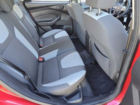 Used 2012 Ford Focus SE w/ SE Sport Pkg image 9