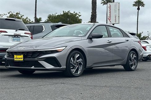 Used 2025 Hyundai Elantra Sport image 8