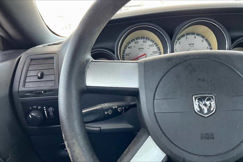 Used 2009 Dodge Challenger SE image 22